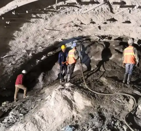 东安拱顶带模注浆料的施工流程及注意事项